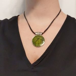 Green pendant necklace